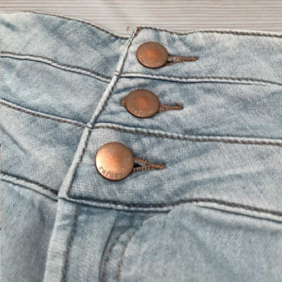 Refuge Light Wash Button Fly Jeans - Picture 5 of 8